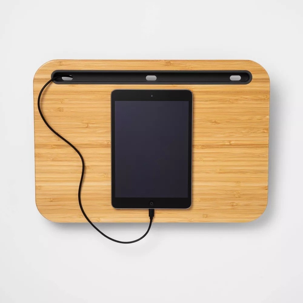 the lap desk with an ipad plugged into the usb port