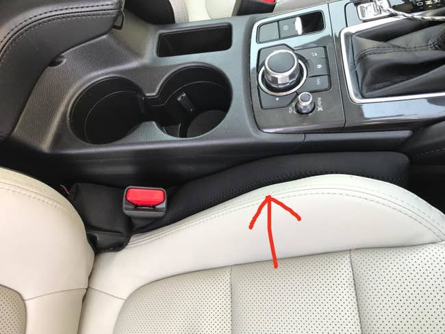 The gap filler between the seat and console