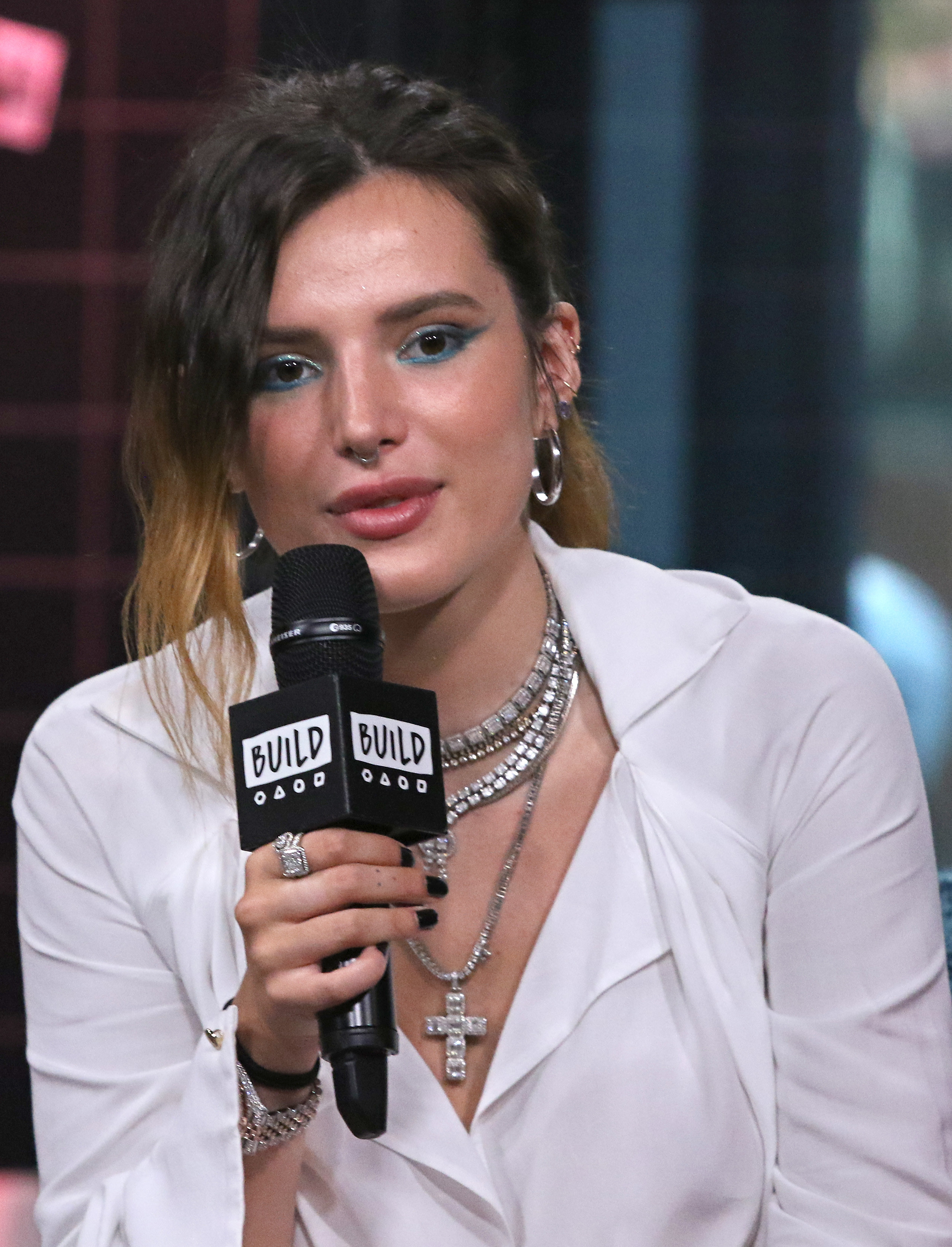 Why Bella Thorne Stopped Kissing Fans - 80