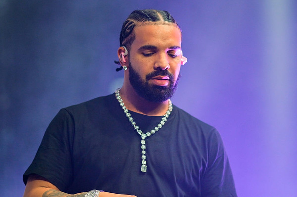 What Jewelry Does Drake Wear? Lets Rate This Celeb Rapper Bling