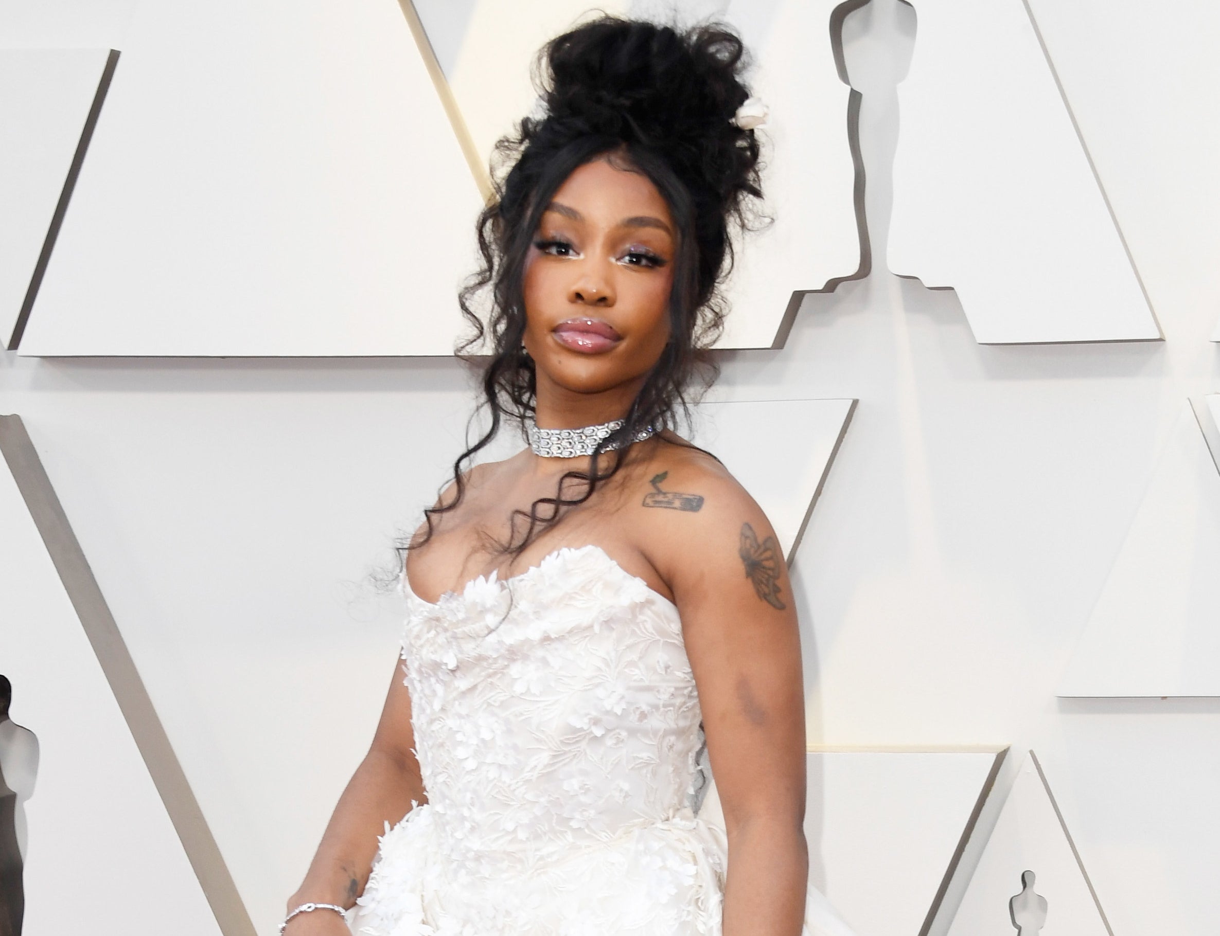 A close-up of SZA in a strapless dress