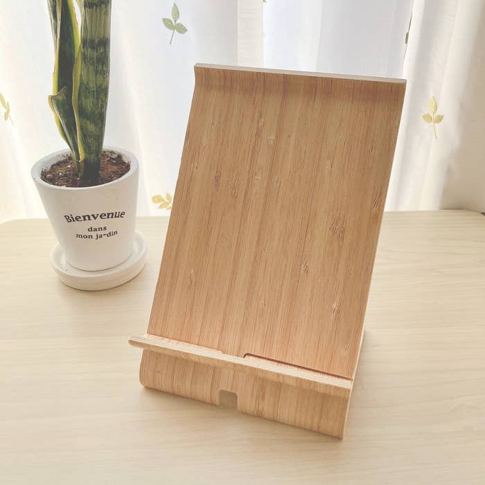 IKEA(イケア)の優秀スタンド「SIGFINN シグフィン携帯電話ホルダー」