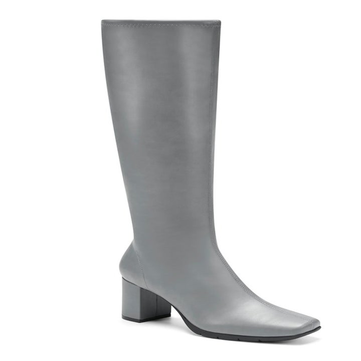 Functional Buckles and Comfortable Boots Fit