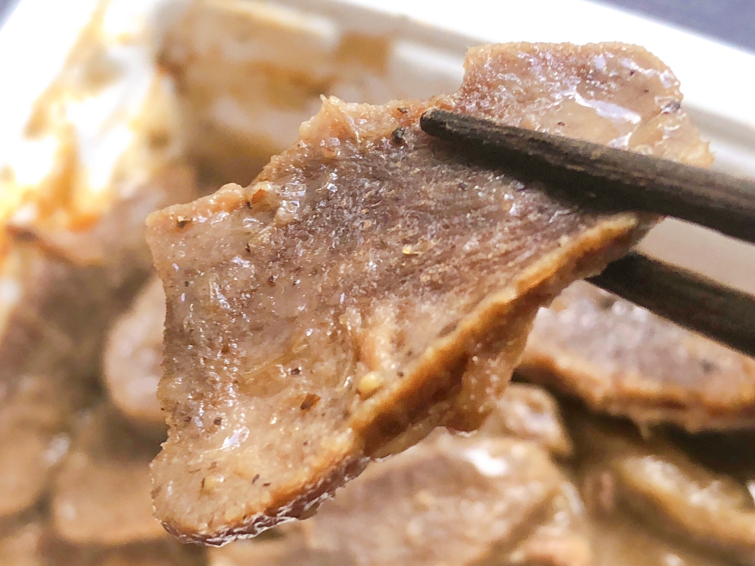 FamilyMart(ファミリーマート)のオススメのおつまみ「特製塩だれのおつまみ牛たん」