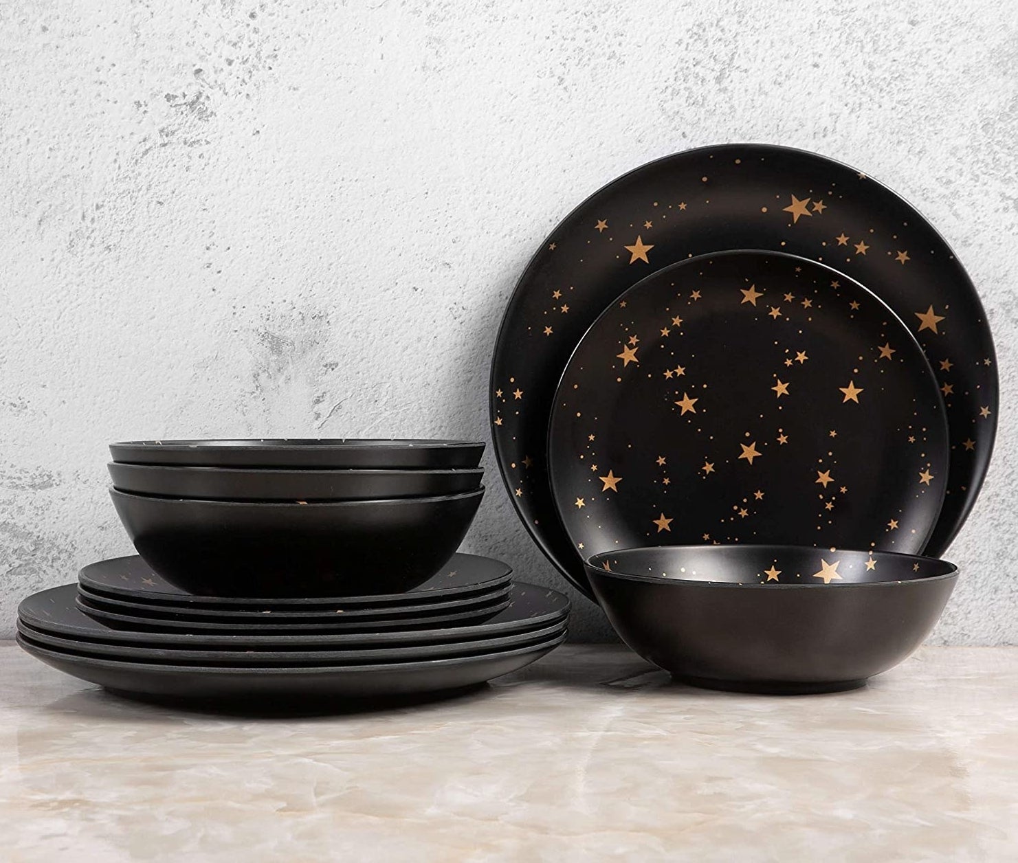 the black dinner plate set with stars on it