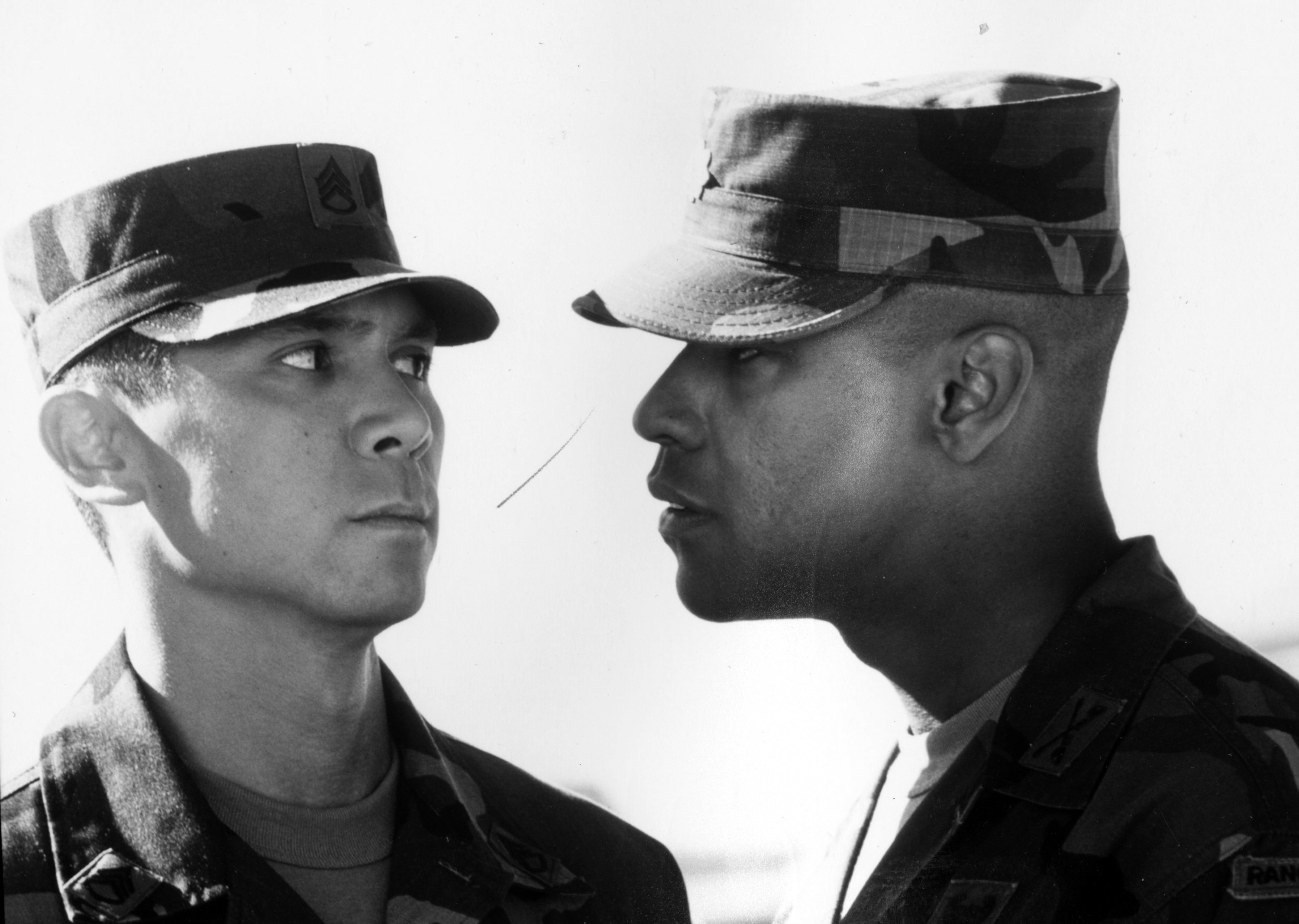actors Denzel Washington and Lou Diamond Phillips, a movie still from &#x27;Courage under Fire