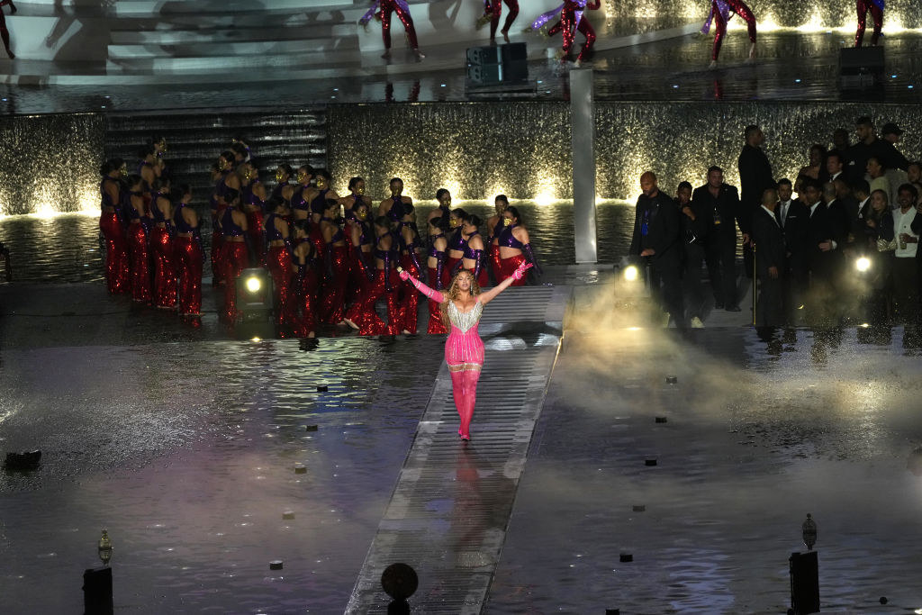 Beyonc  s Dubai Concert Reactions To Prepare For Renaissance - 71