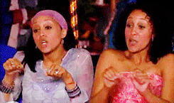 Tia and Tamera Mowry dancing and talking at the same time