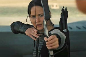 Katniss Everdeen pulling back her bow