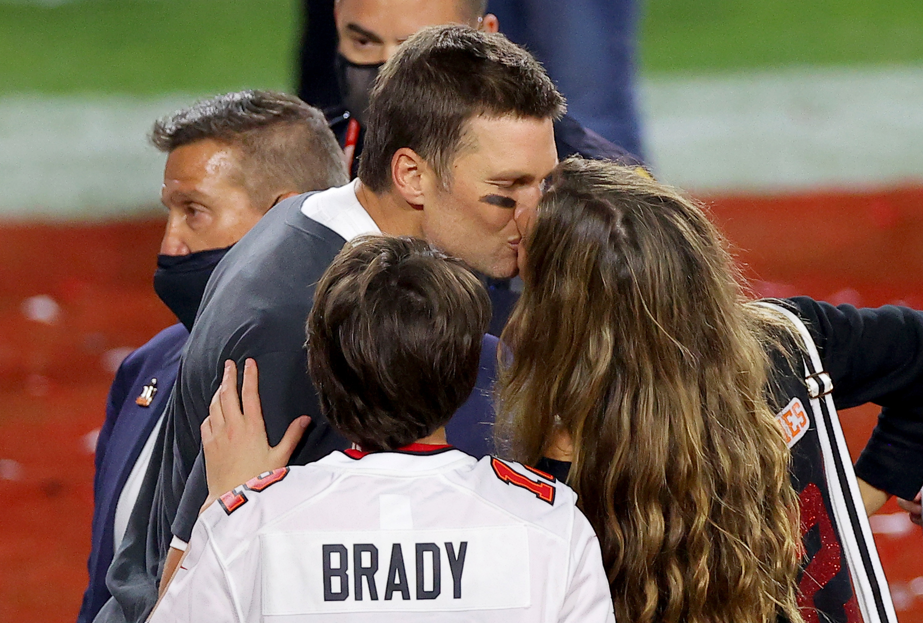 Here's How Gisele Bündchen Feels About Tom Brady's NFL Retirement - E!  Online