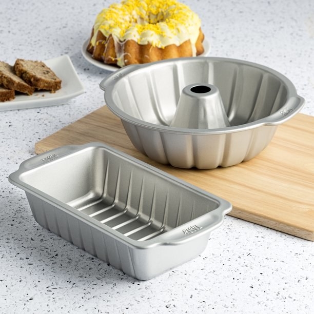 The bundt cake and loaf pan set