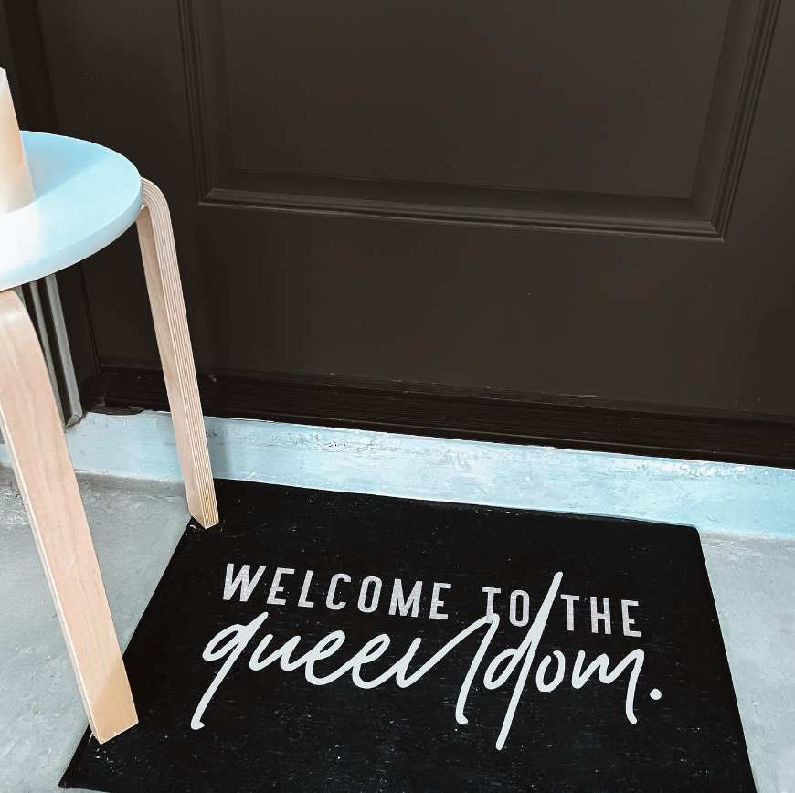 A black welcome mat that reads &quot;Welcome to the queendom&quot;