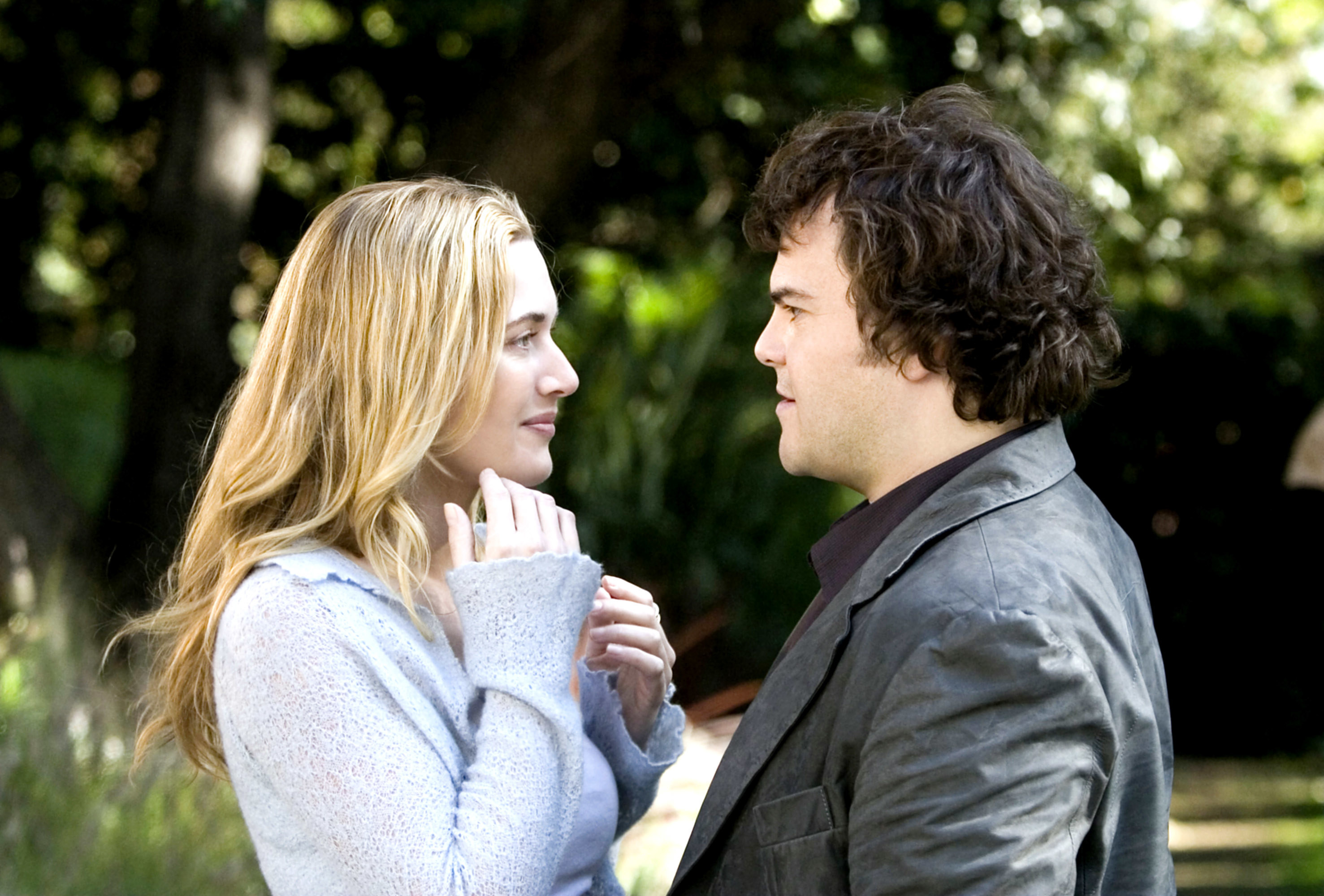 Characters Iris (Kate Winslet) and Miles (Jack) looking at each other