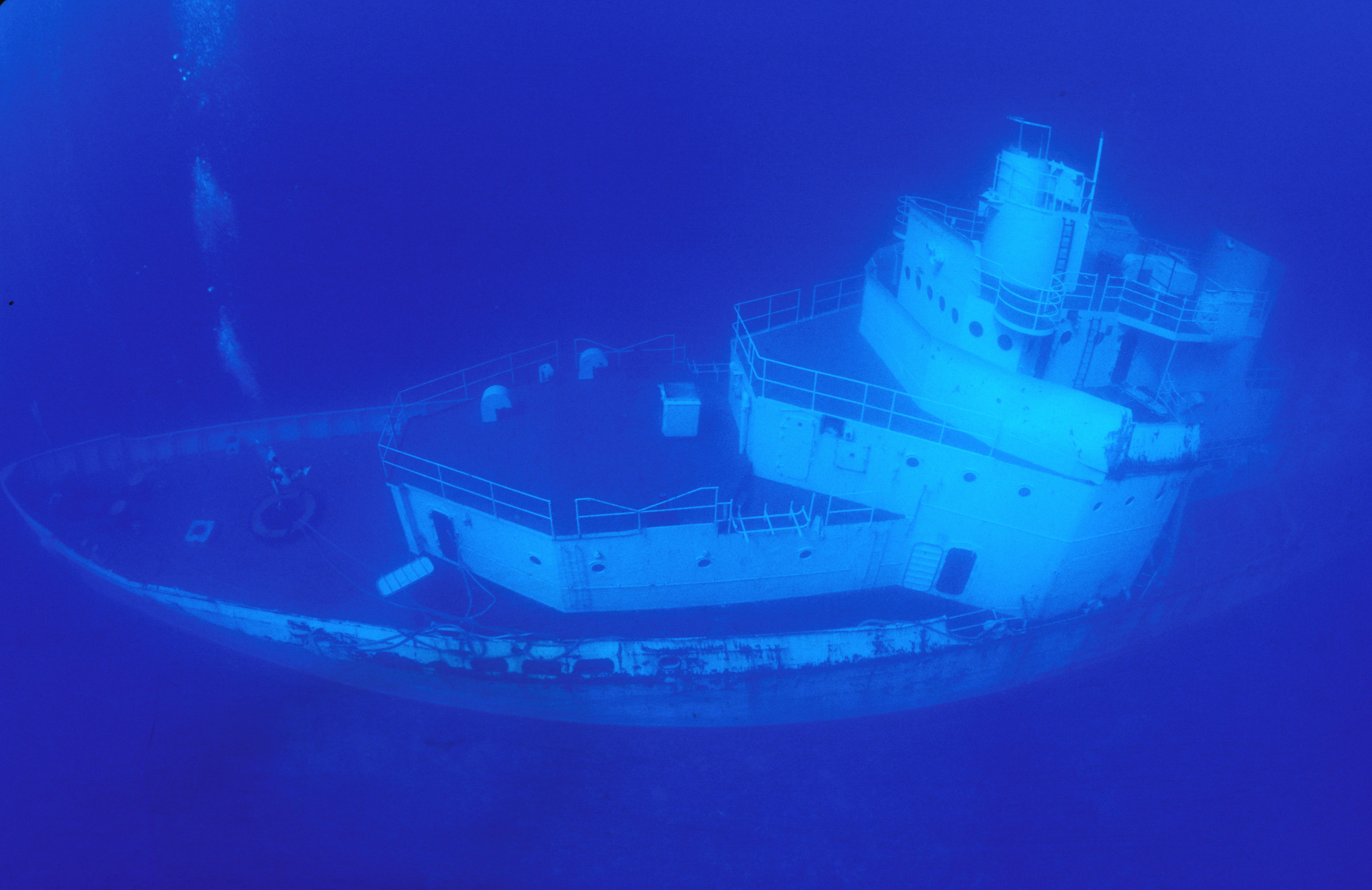 Were sunk. Корабль на воде. Титаник фото со дна океана. Потопленные корабли Украины.