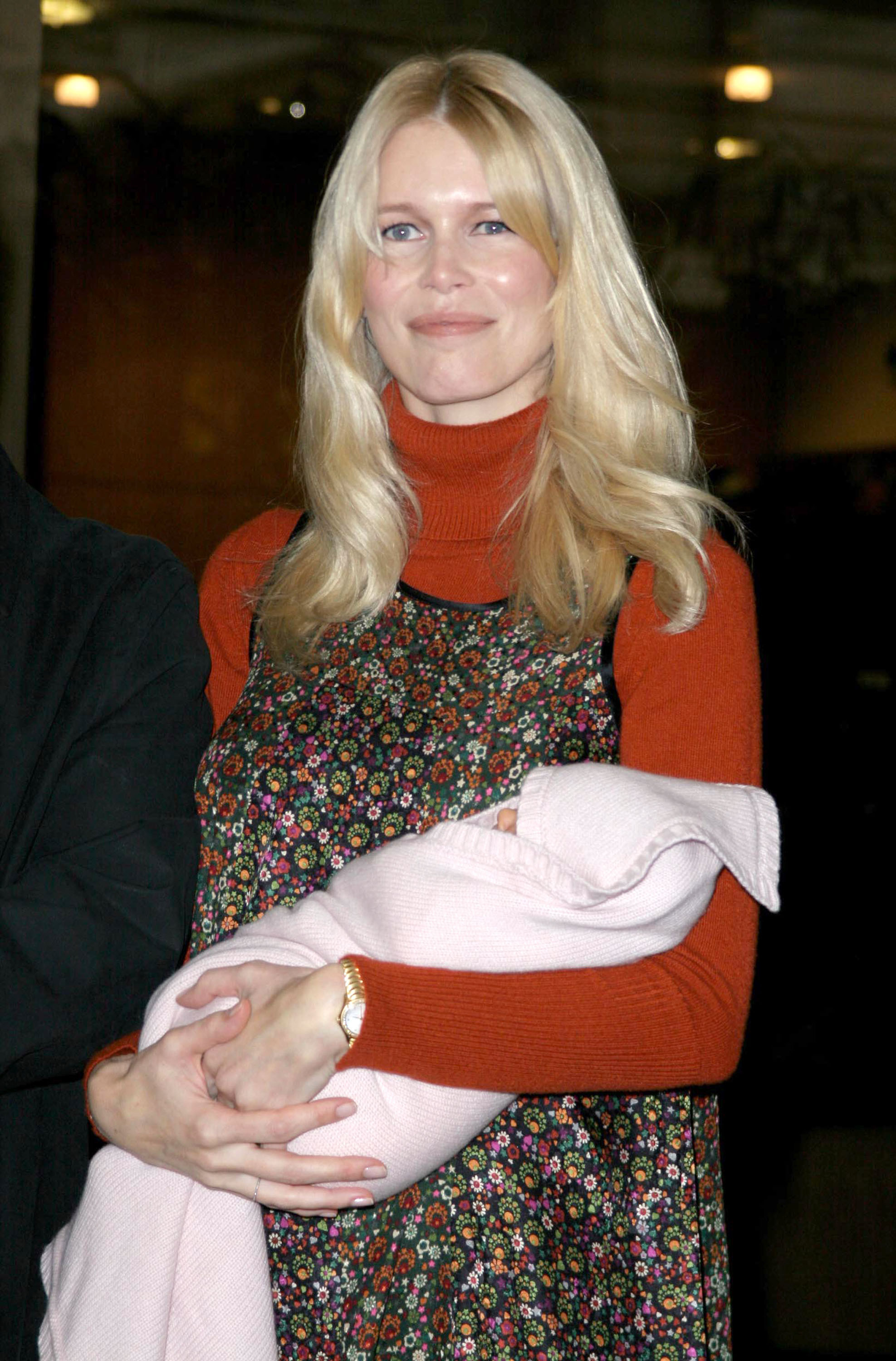 Claudia Schiffer holding her baby girl
