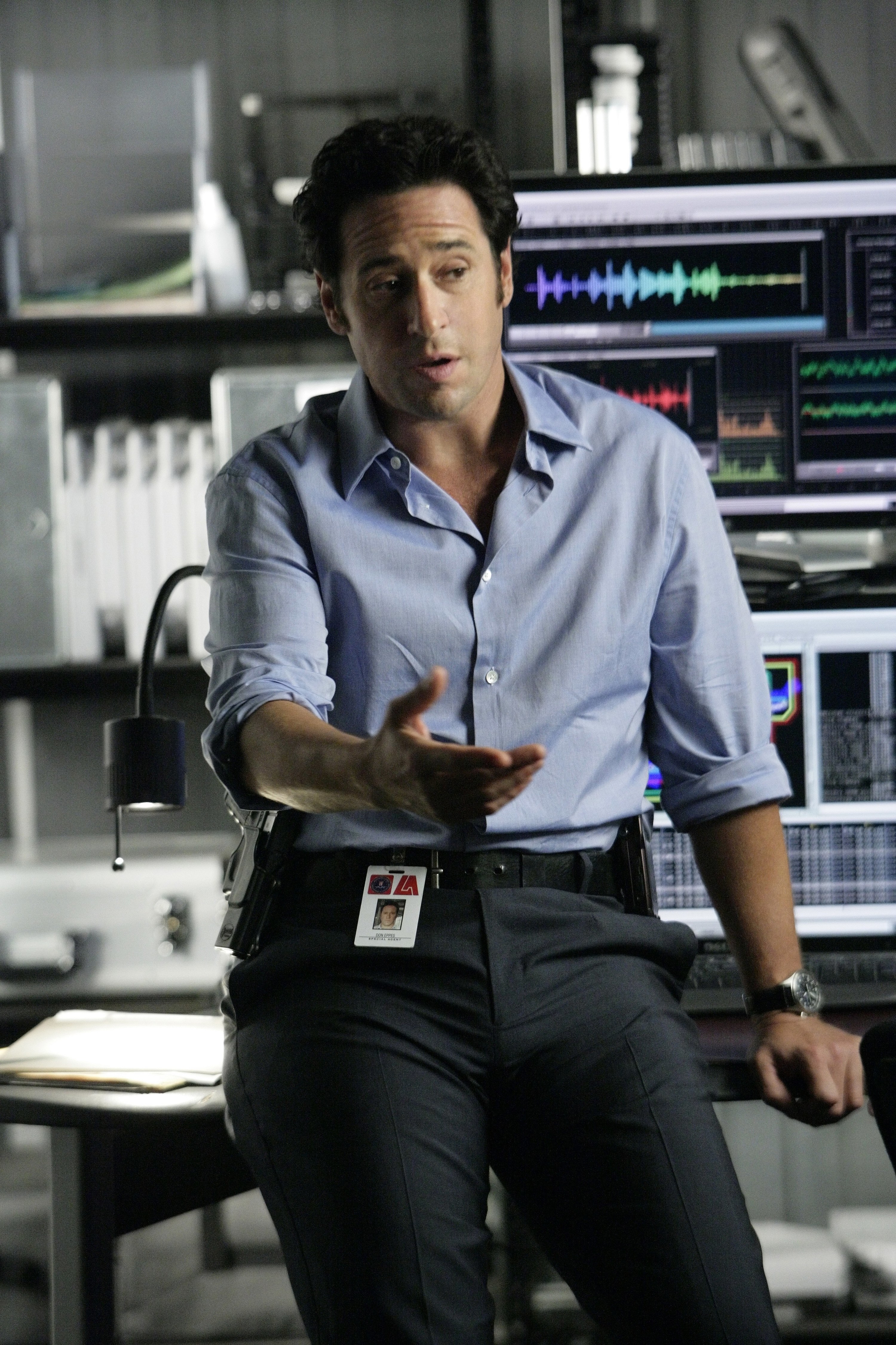 Don Eppes (Rob Morrow), hunts a crew stealing high-end goods from a shipping service on NUMB3RS