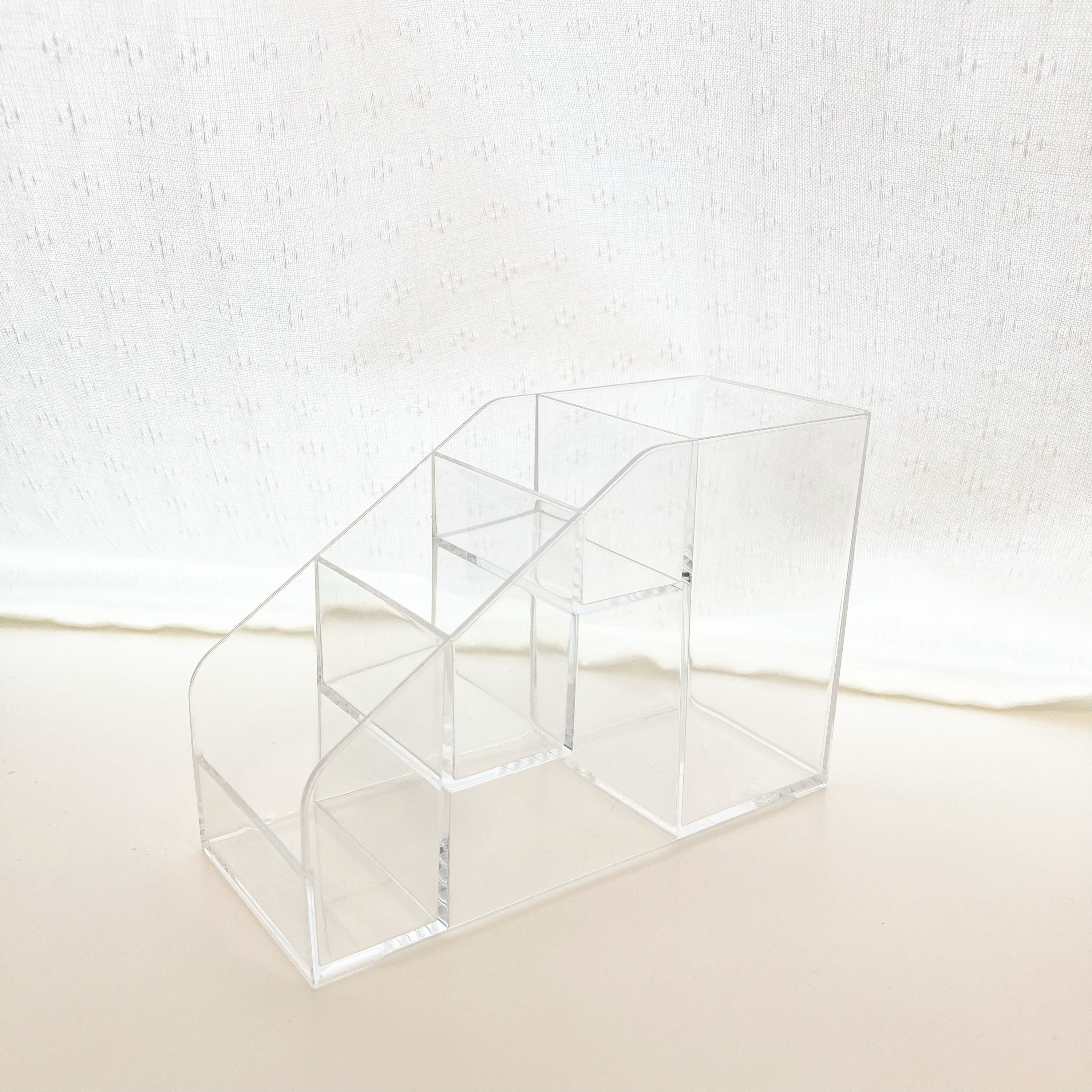 DAISO（ダイソー）のおすすめ感動グッズ「コスメスタンド（スリム、ネイルカラー）」