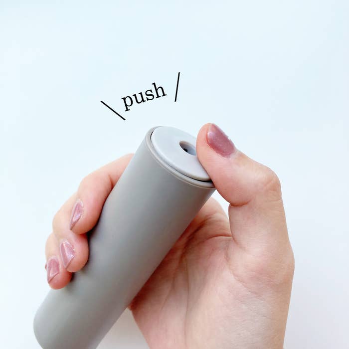 DAISO(ダイソー)の便利アイテム「携帯用ほこり取り(ワンタッチ)」