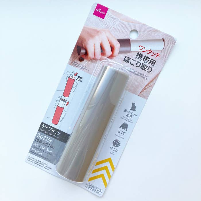 DAISO(ダイソー)の便利アイテム「携帯用ほこり取り(ワンタッチ)」