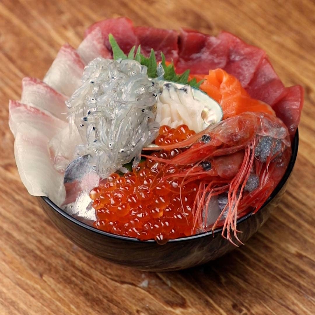 超豪華】10000円分築地海鮮丼 レシピ・作り方｜Tasty