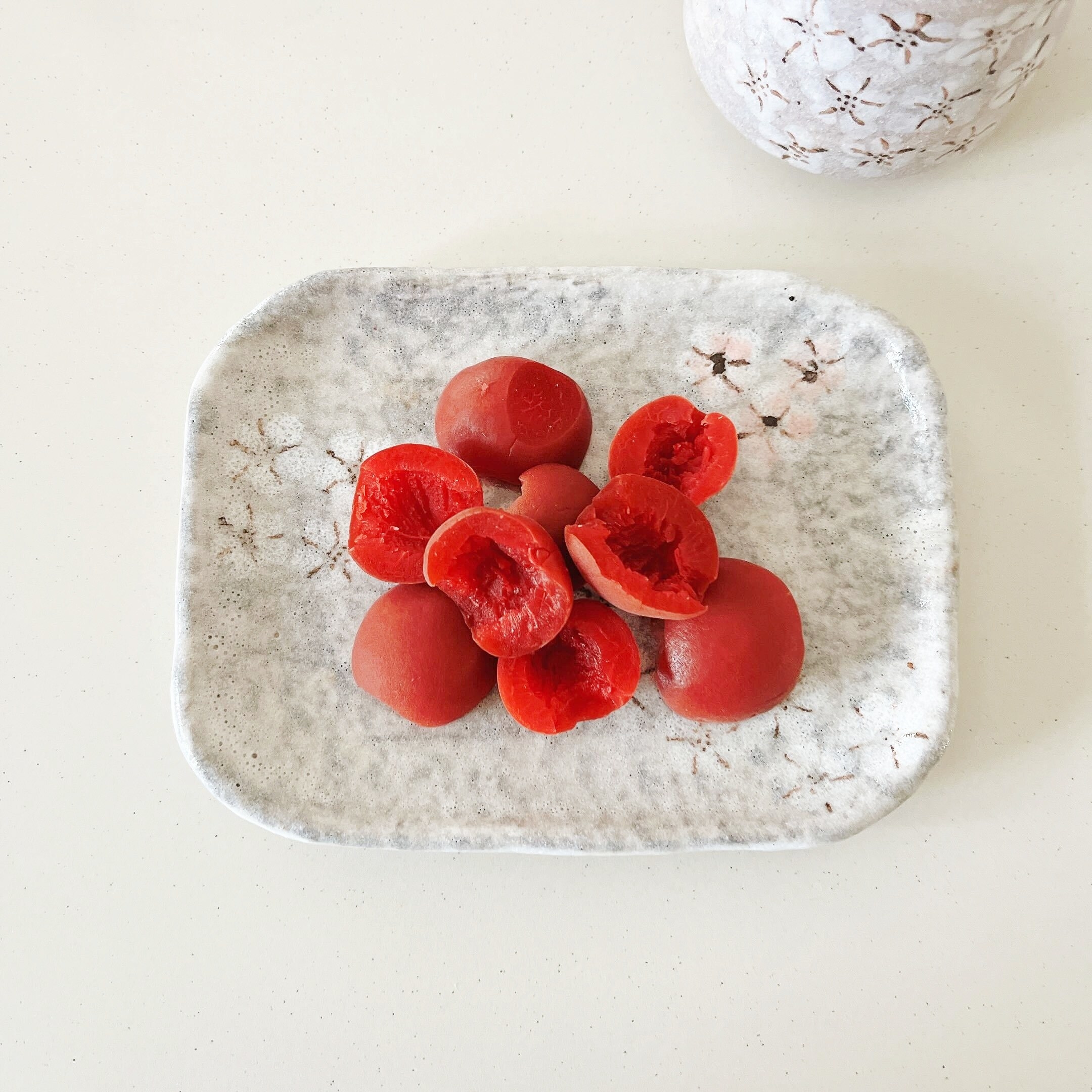 LAWSON（ローソン）のオススメのお菓子「ひとくちカリッと手割り梅 37g」