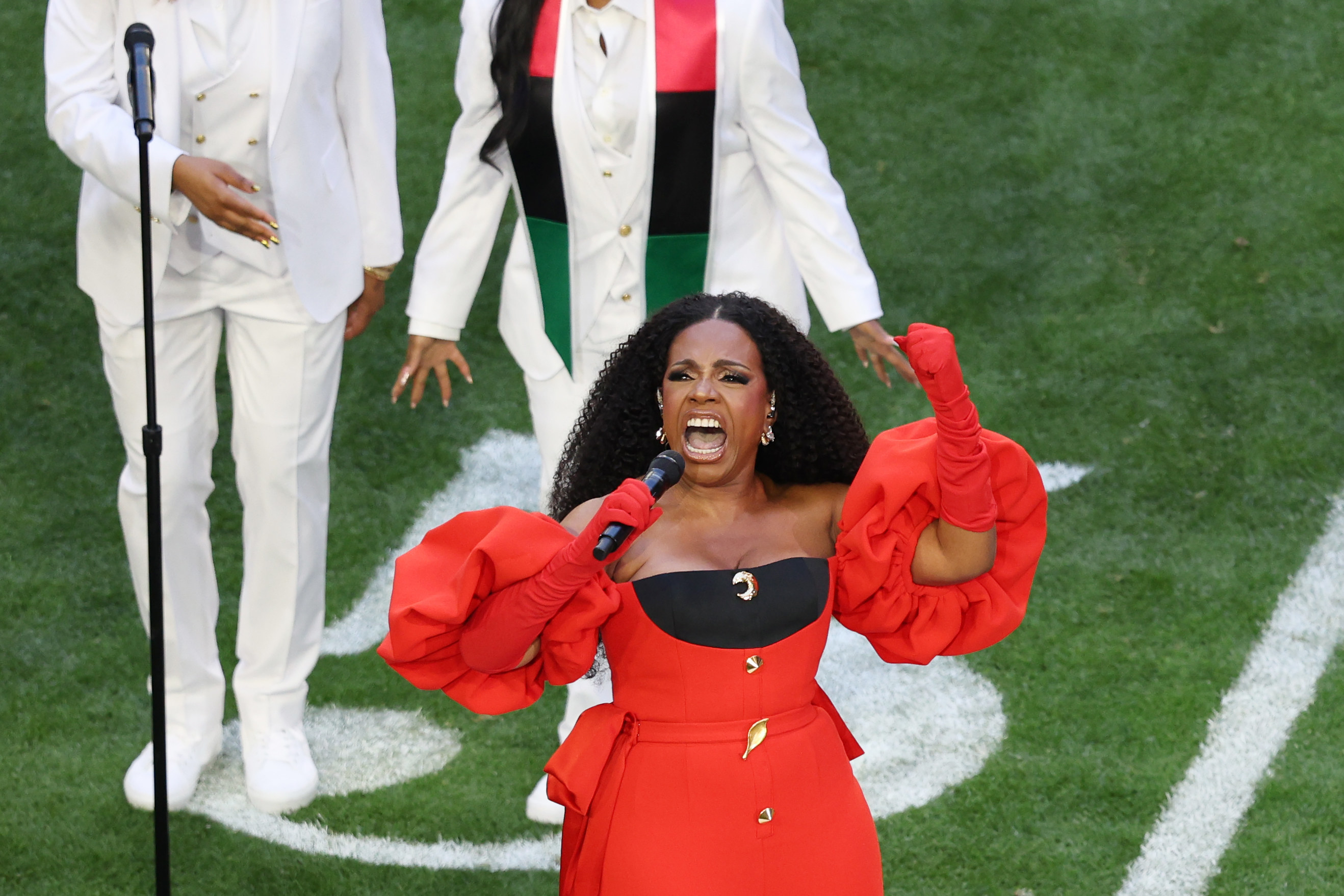 Sheryl Lee Ralph Reacts To Lip-sync Accusation During Super Bowl  Performance - The Blast