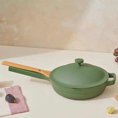 the pan in green