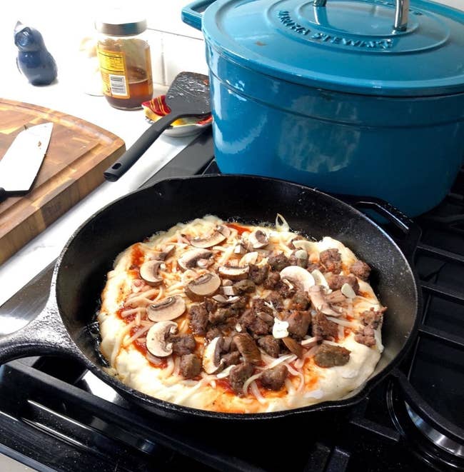 reviewer making personal pizza in the skillet