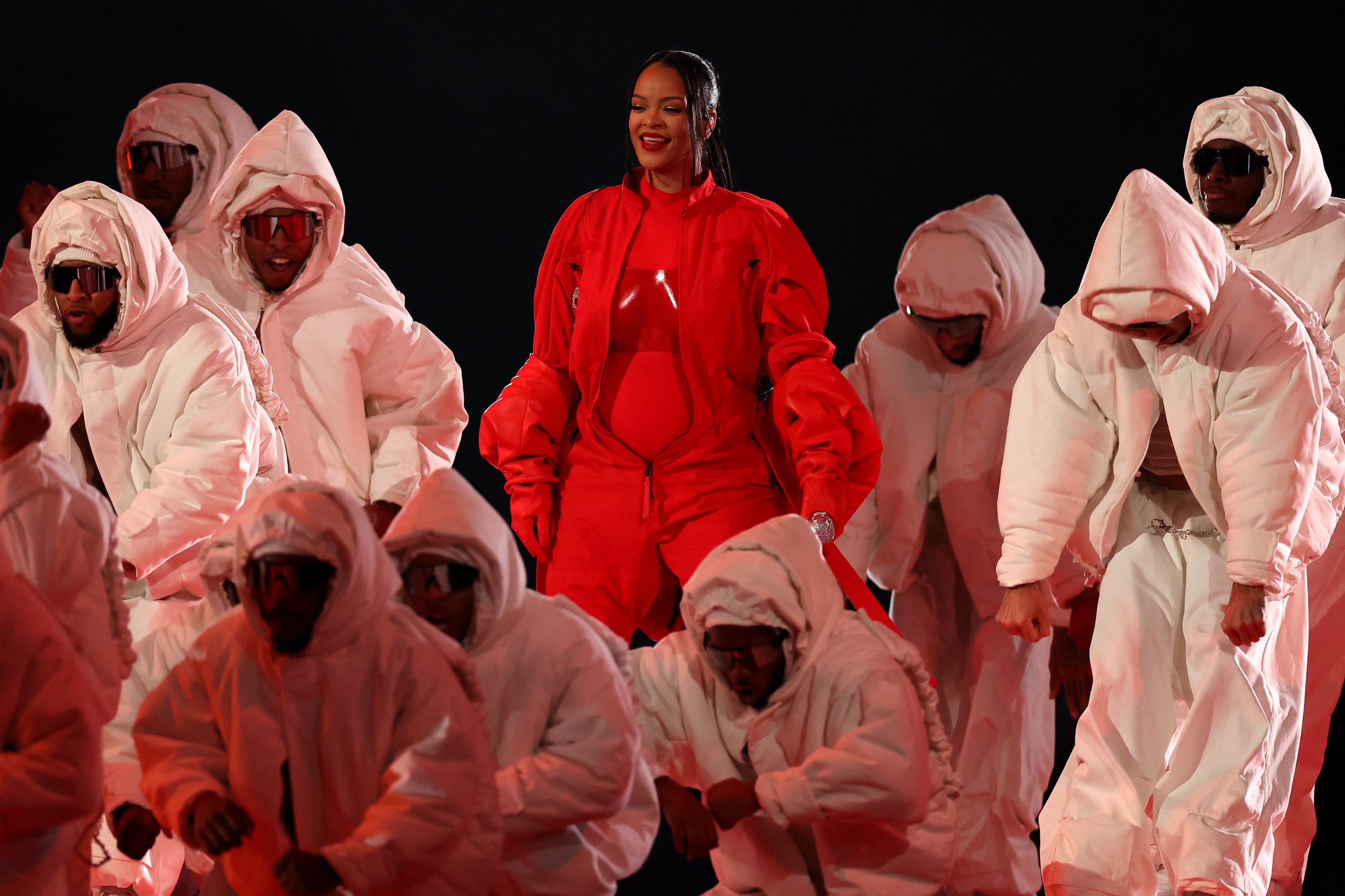 Pregnant Rihanna's Super Bowl performance gets mixed reviews