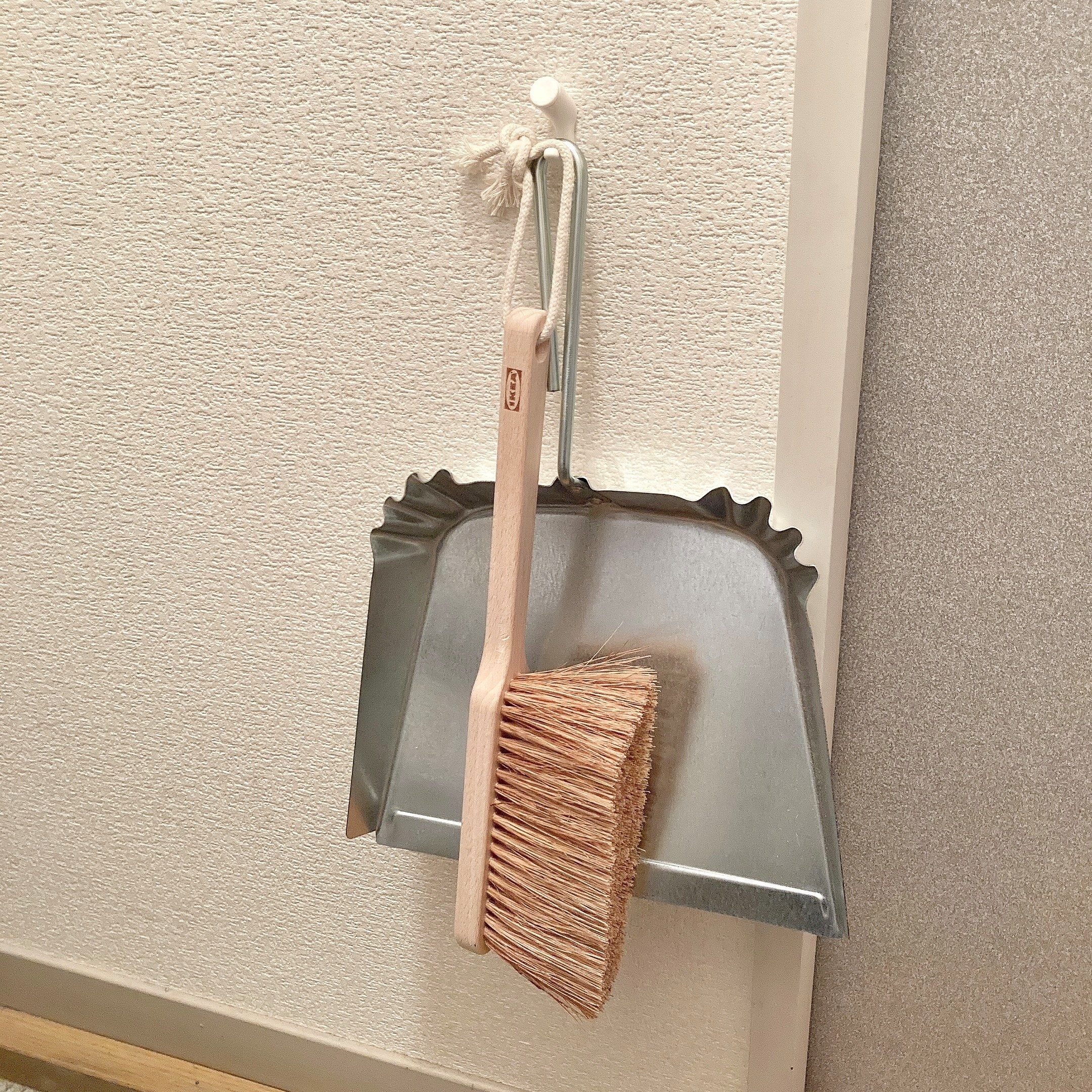 IKEA（イケア）のオススメの掃除グッズ「BORSTAD ボールスタード ほうき＆ちり取り」