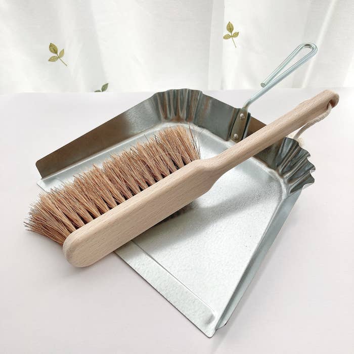 IKEA（イケア）のオススメの掃除グッズ「BORSTAD ボールスタード ほうき＆ちり取り」