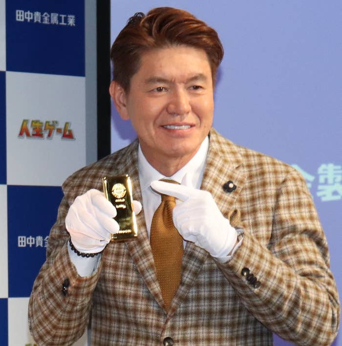 療養中の松本伊代、夫・ヒロミのyoutubeにチラッと出演「元気そう」「ガラス越しの伊代さん」