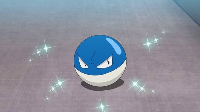 A blue and white colored Voltorb, in its shiny form, appears in an episode of Pokémon