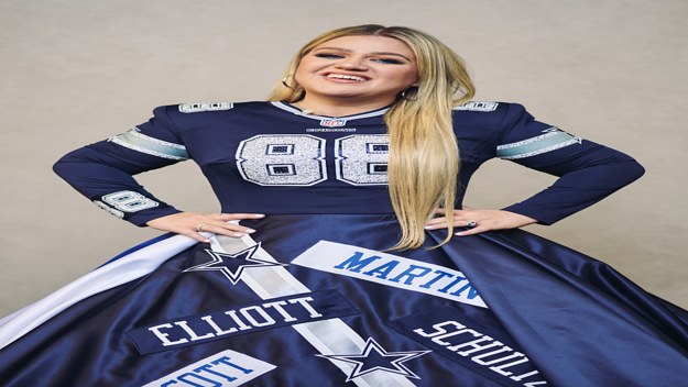 NFL Honors 2023: See Kelly Clarkson's Dallas Cowboys Dress