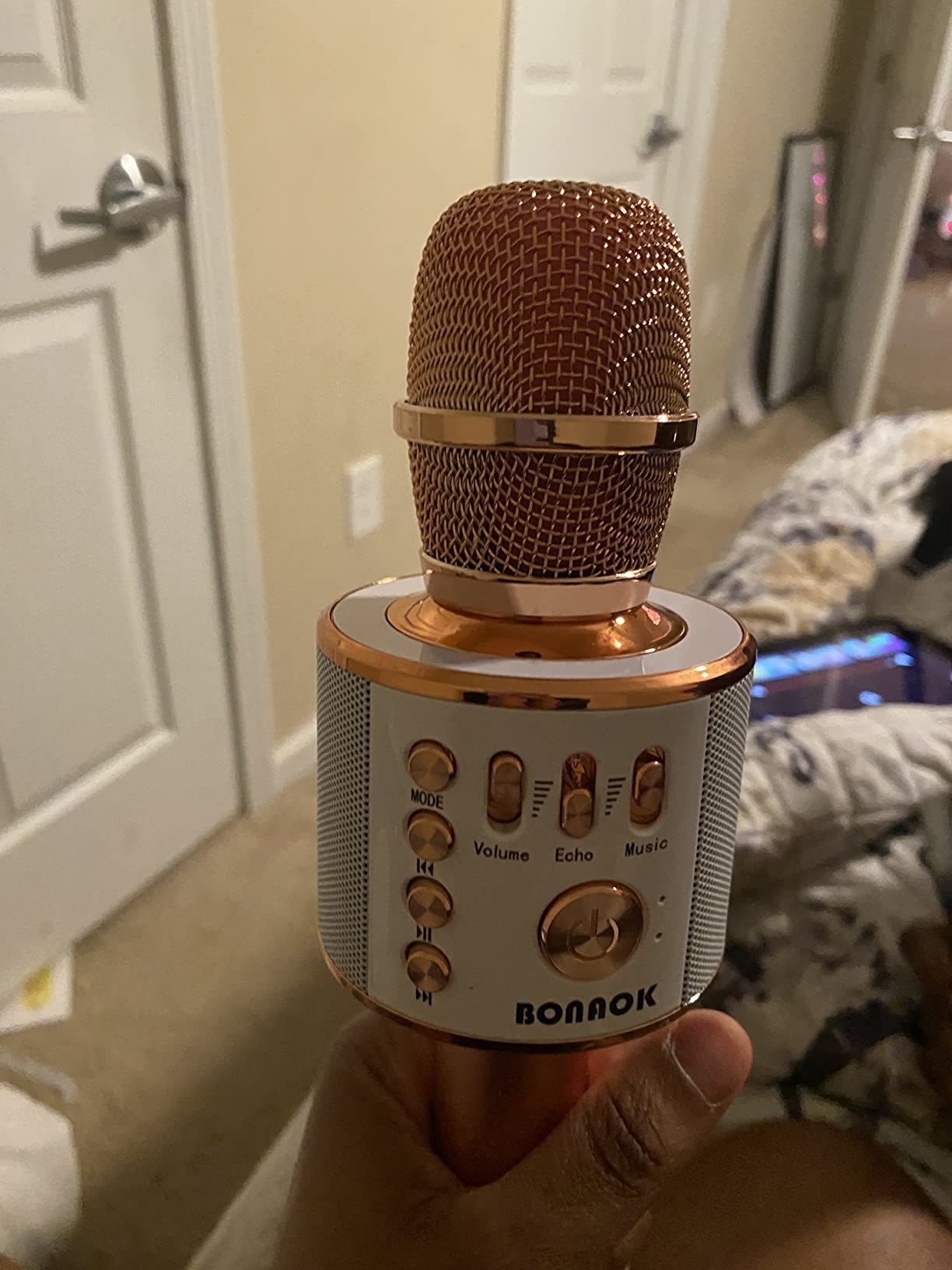 Reviewer image of a rose gold mic showing the volume and echo controls