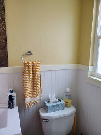 the towel in yellow and white