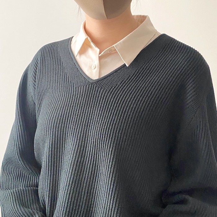 UNIQLO（ユニクロ）のオススメのセーター「Vネックセーター（長袖）」