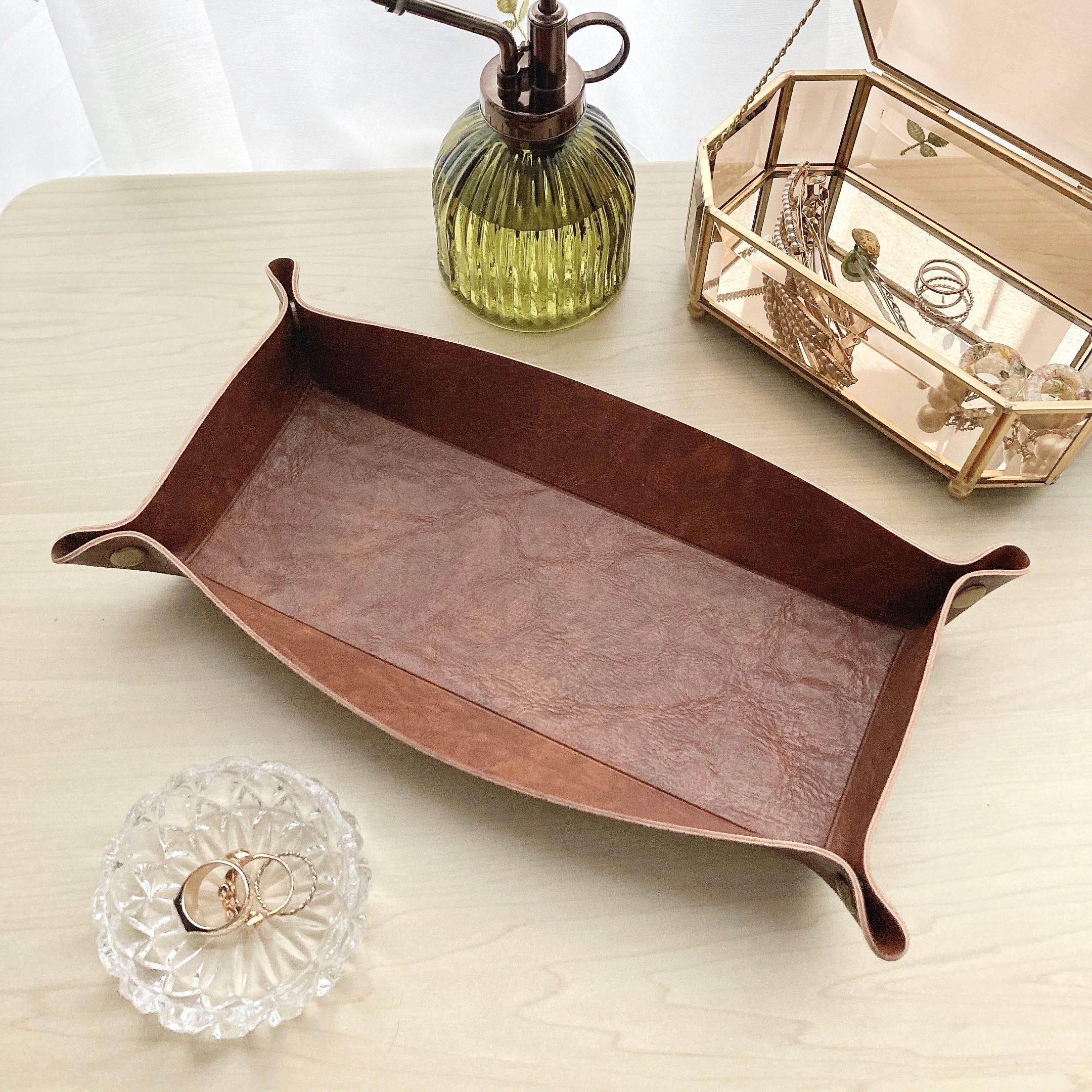 salut!（サリュ）のオススメの収納アイテム「フェイクレザーケース」