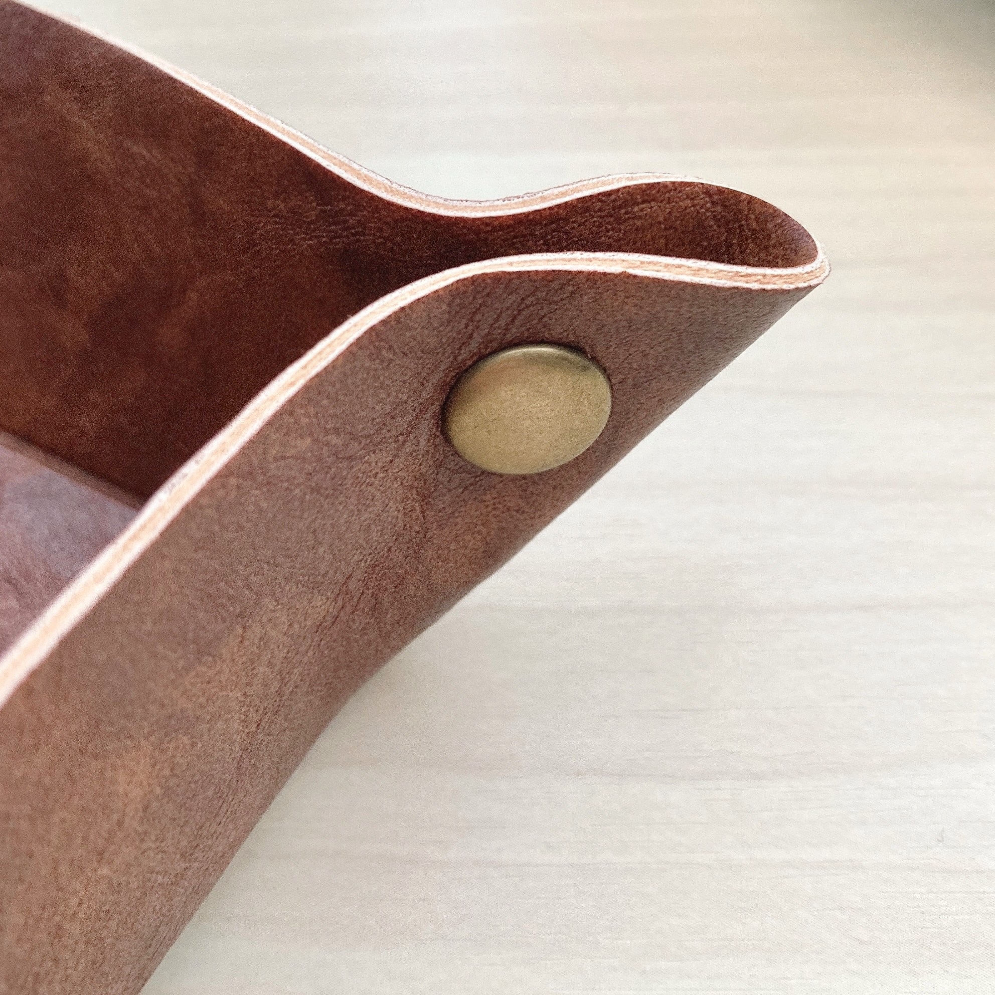 salut!（サリュ）のオススメの収納アイテム「フェイクレザーケース」