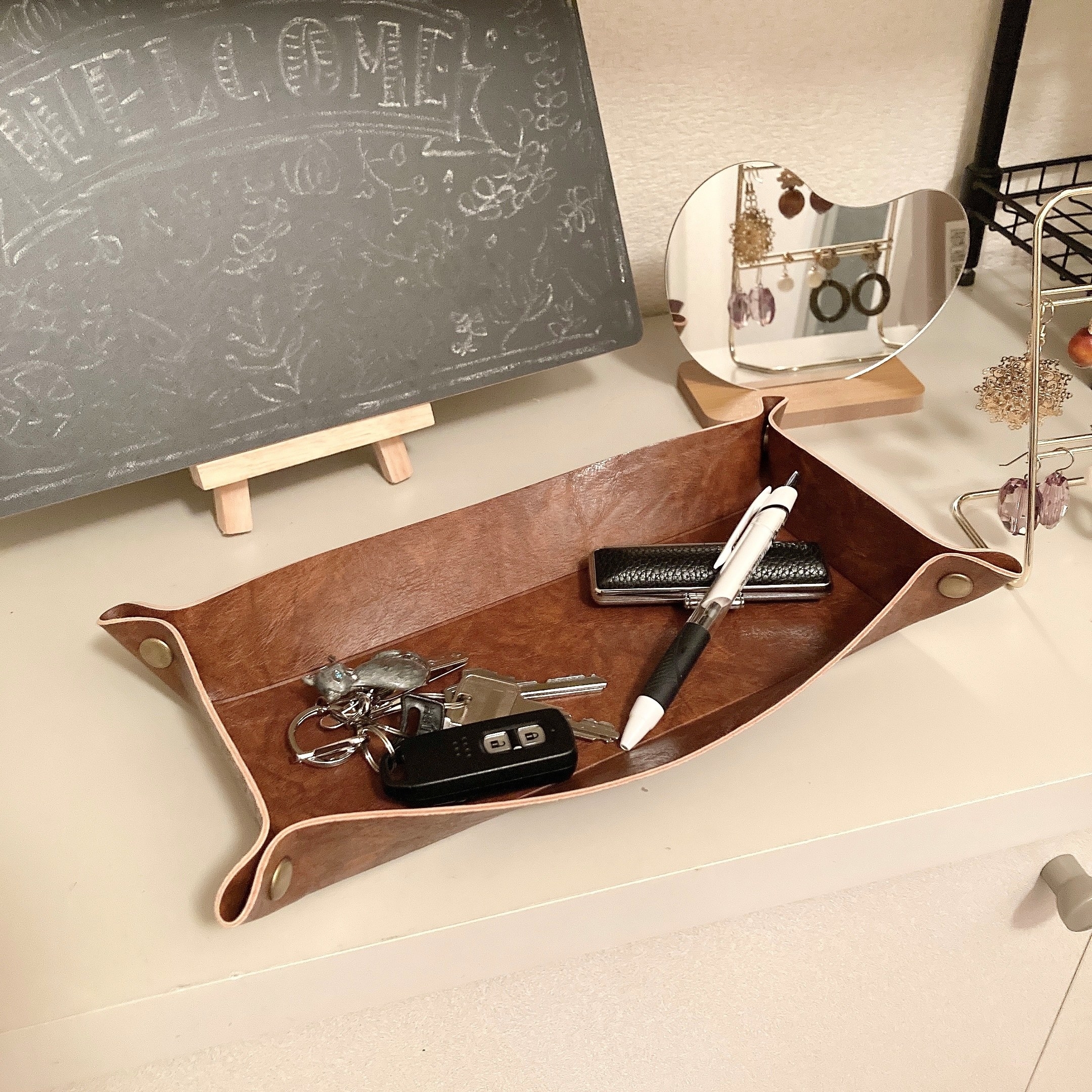 salut!（サリュ）のオススメの収納アイテム「フェイクレザーケース」