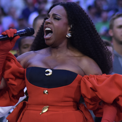 Sheryl Lee Ralph sings
