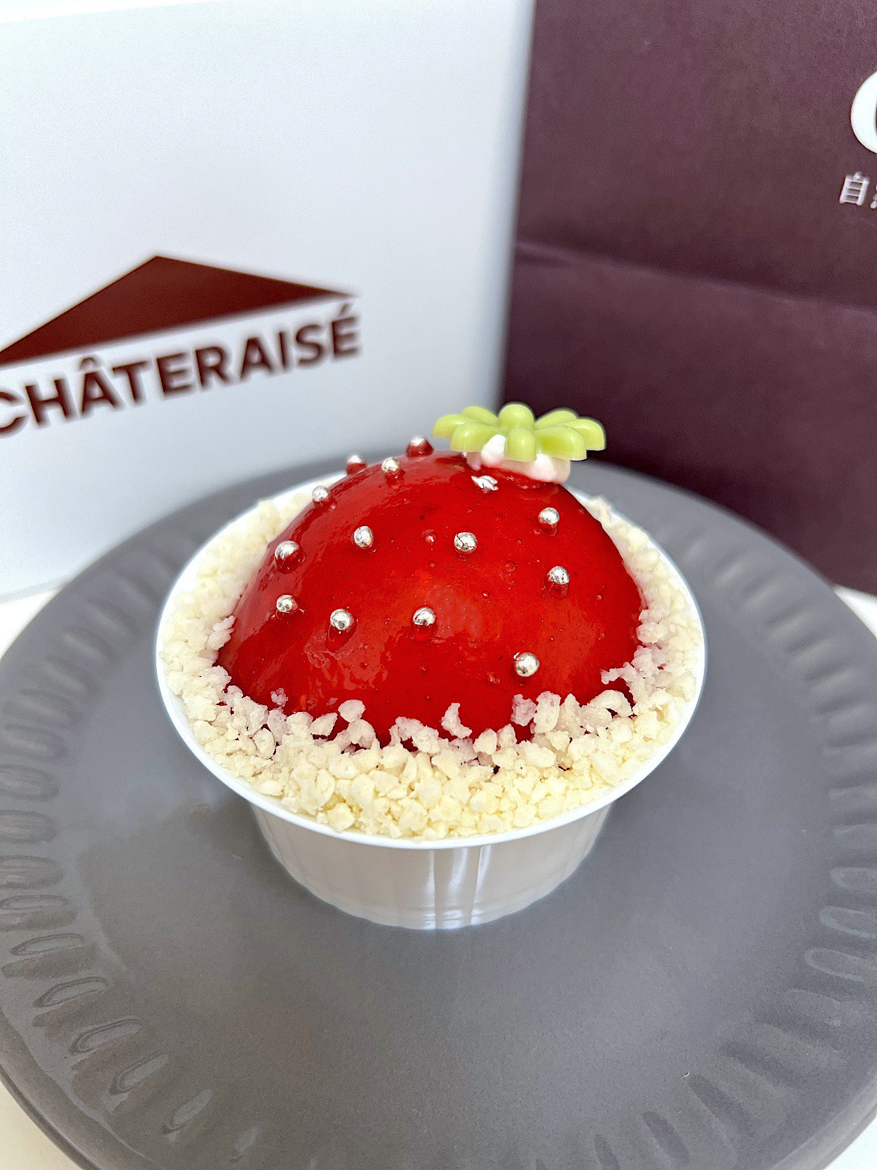 Chateraise（シャトレーゼ）のオススメのスイーツ「まんまる苺ケーキ」