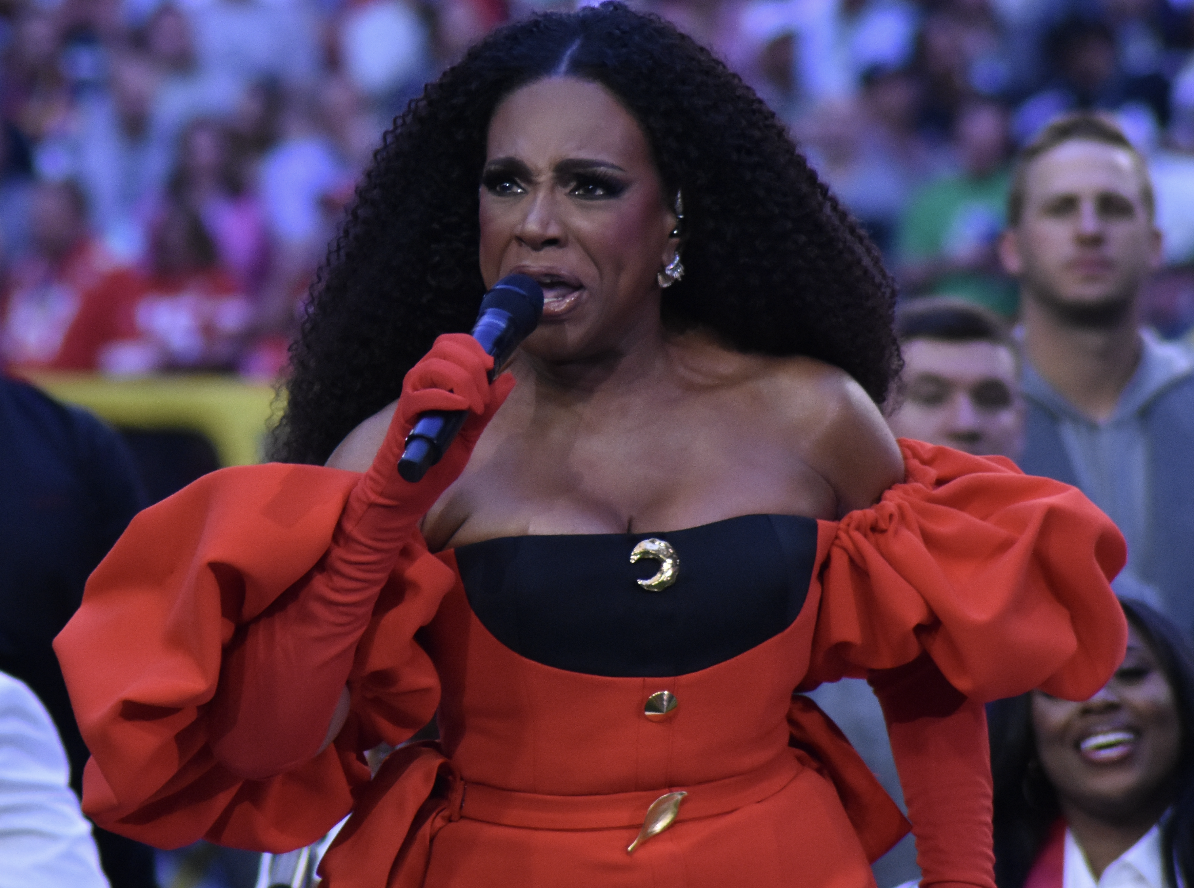 Sheryl Lee Ralph sings the national anthem