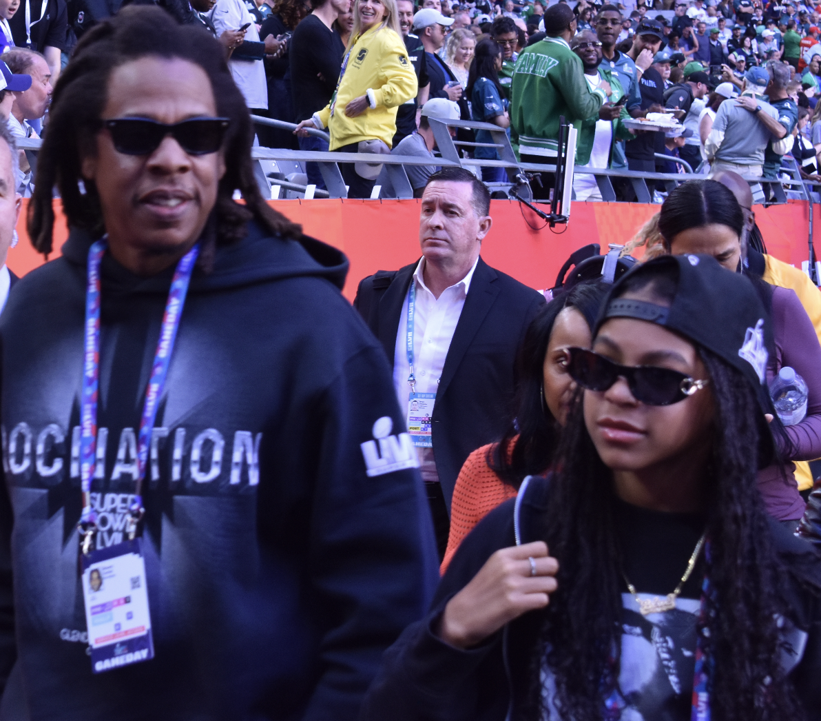 Jay-Z & Blue Ivy at 2023 Super Bowl: Photos & Video – Billboard