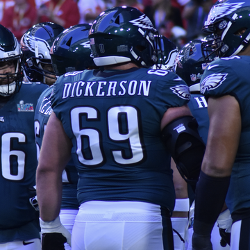 Eagles players talking before the Super Bowl