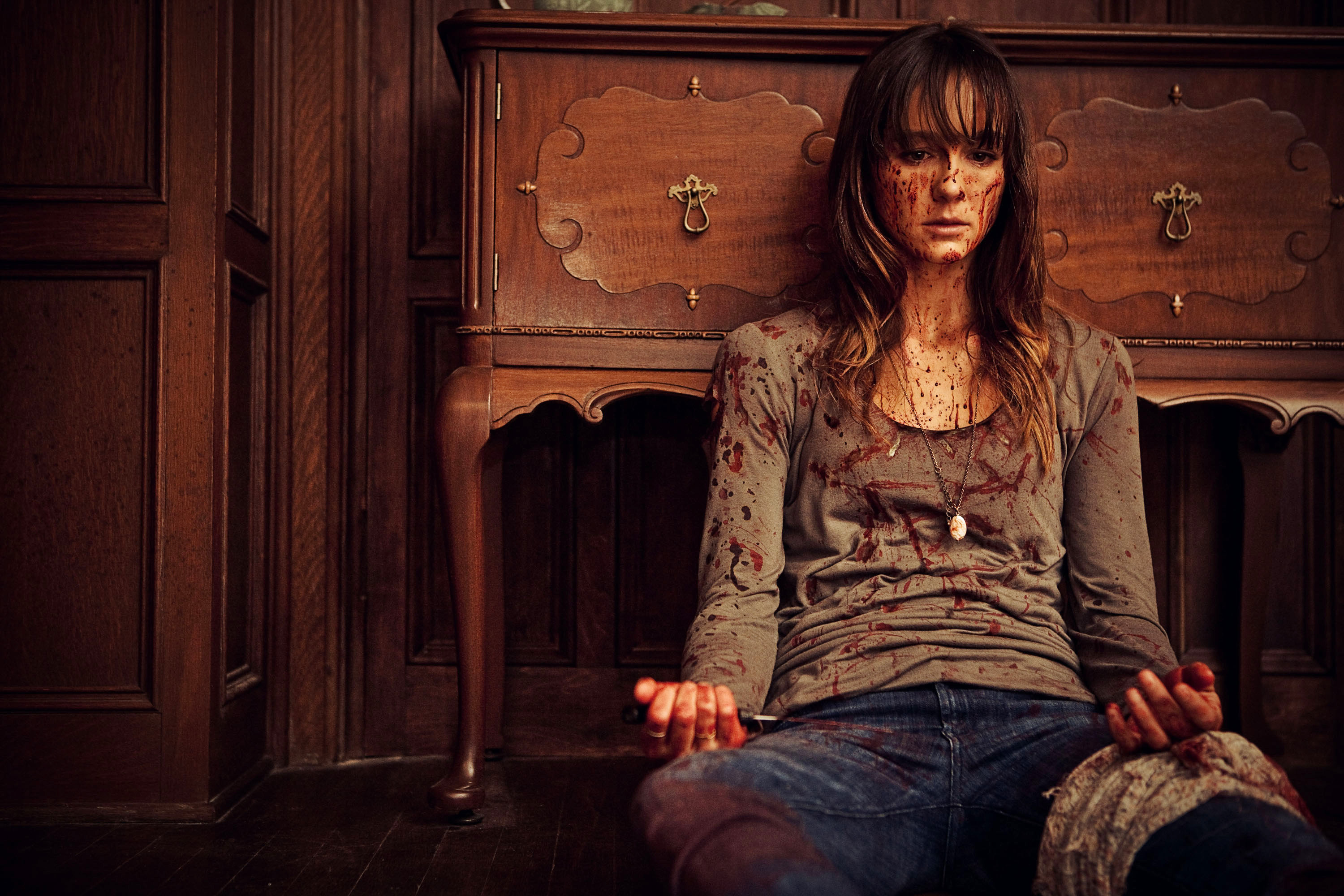 sharni vinson covered in blood in you&#x27;re next