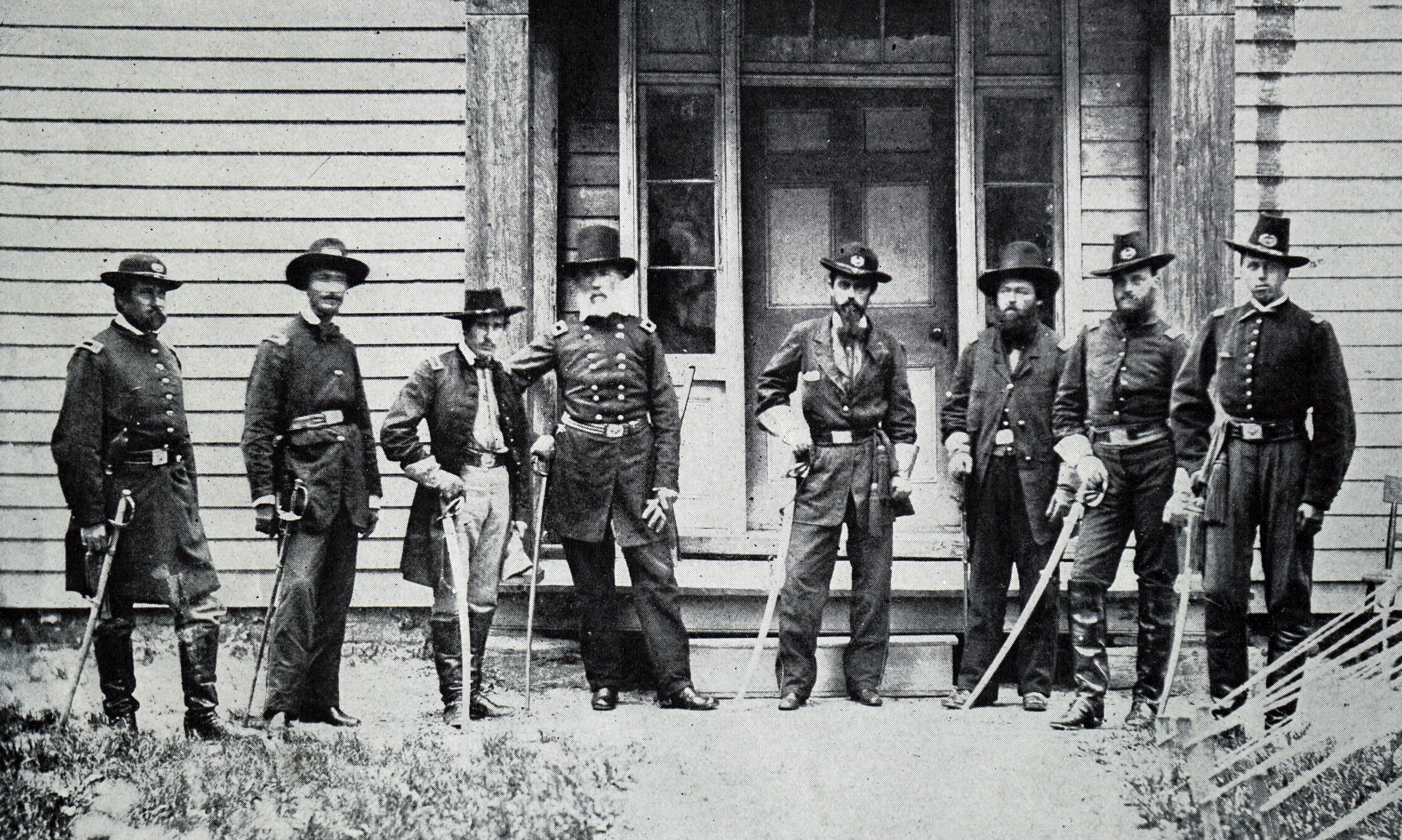 Civil war soldiers standing