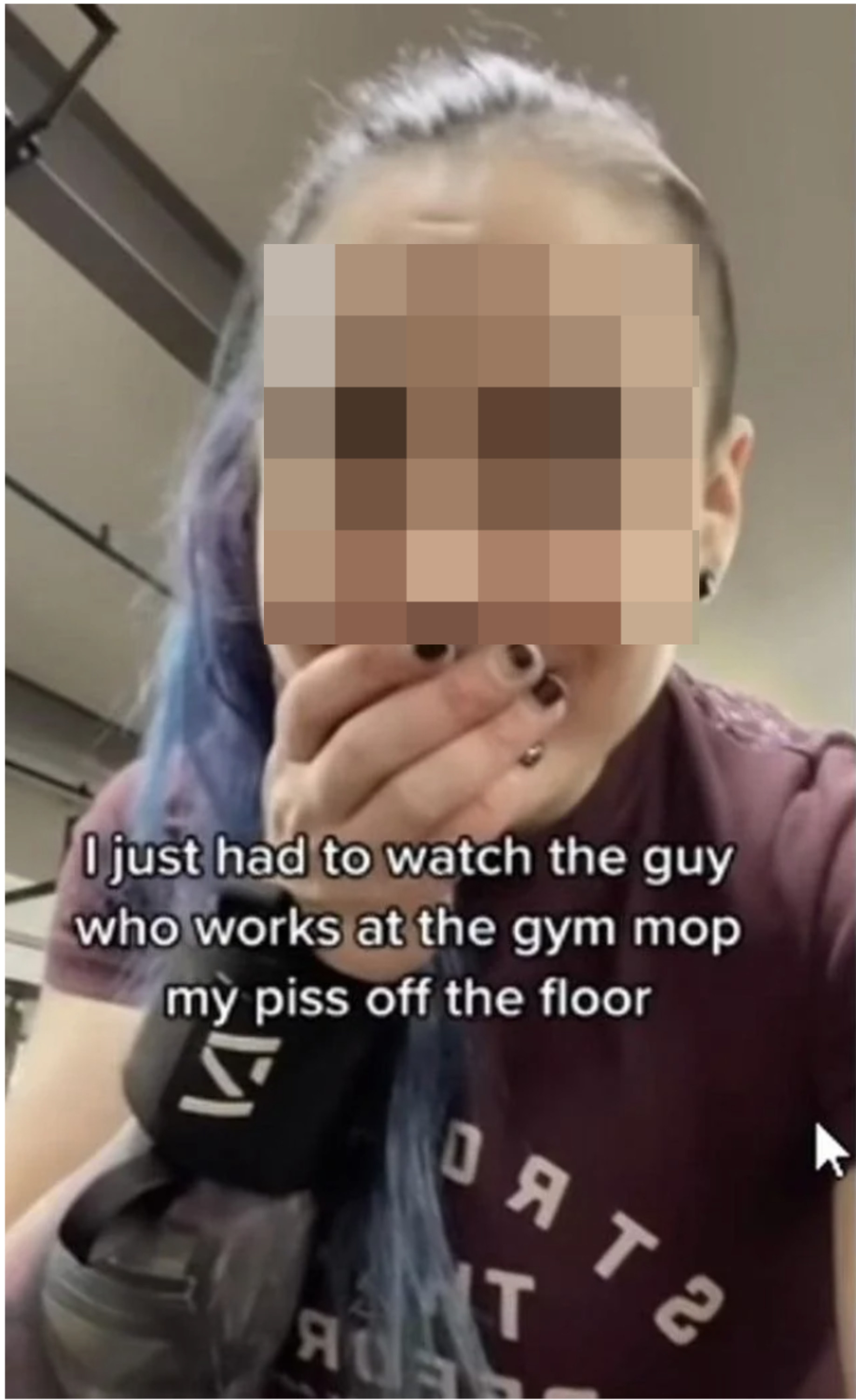 “我刚刚看的人在健身房工作拖我的尿floor"