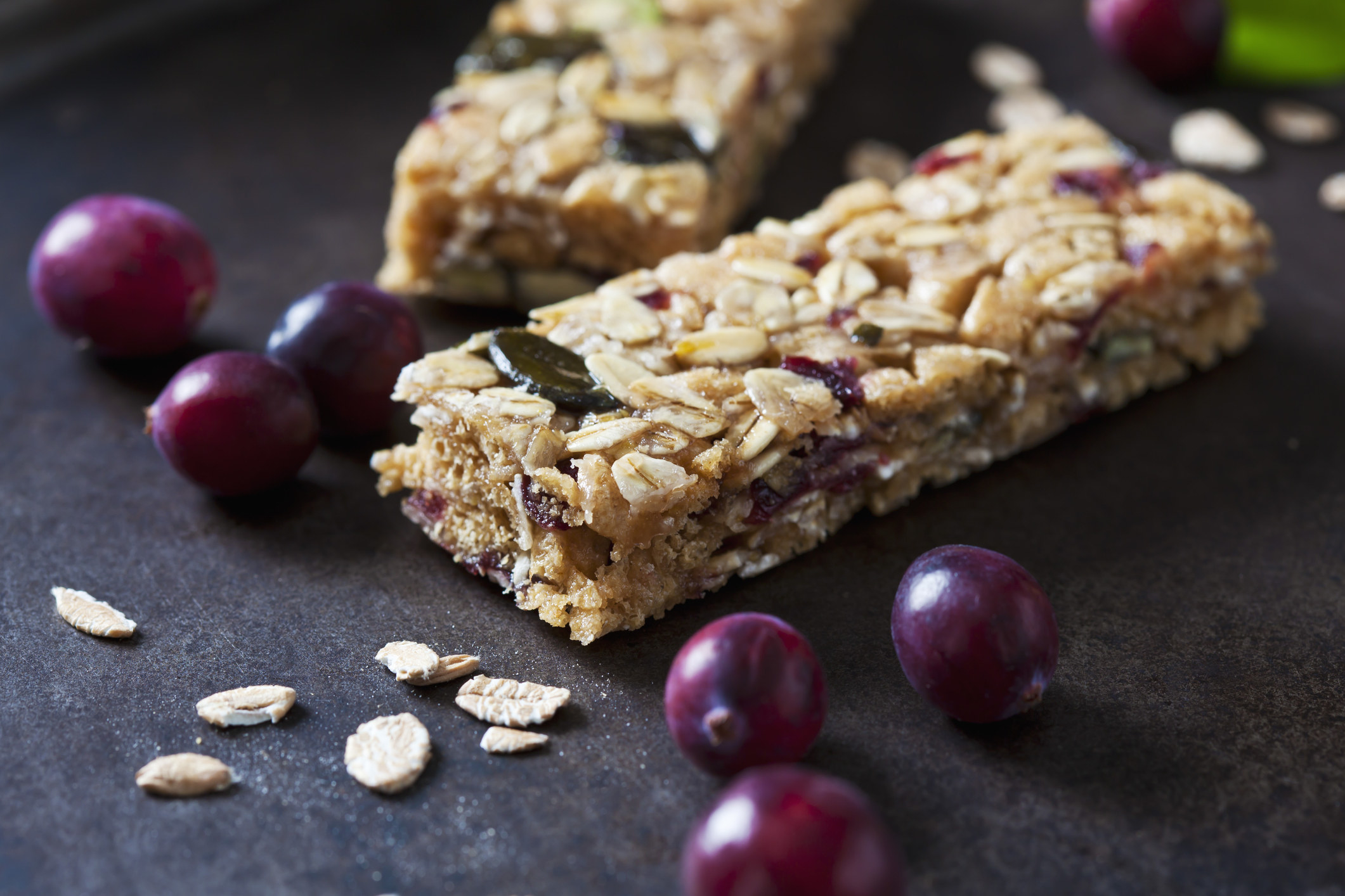 Granola bars with berries and oats