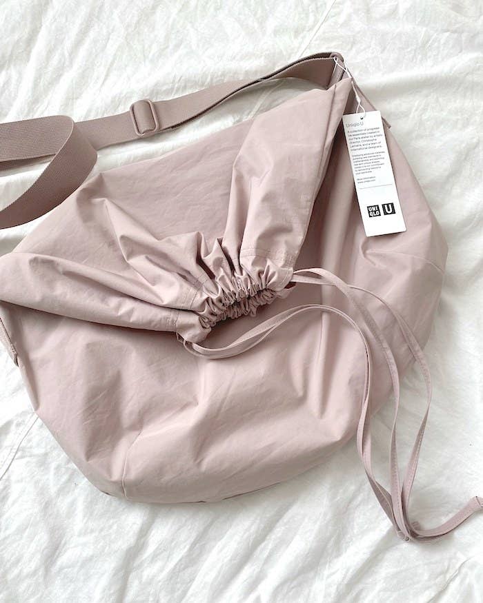 ユニクロU】再販されるの待ってた…！即完売した「幻のバッグ」くすみ  